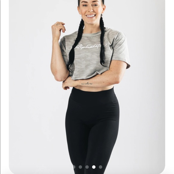 Alphalete Signature Short Sleeve - Picture 4 of 5